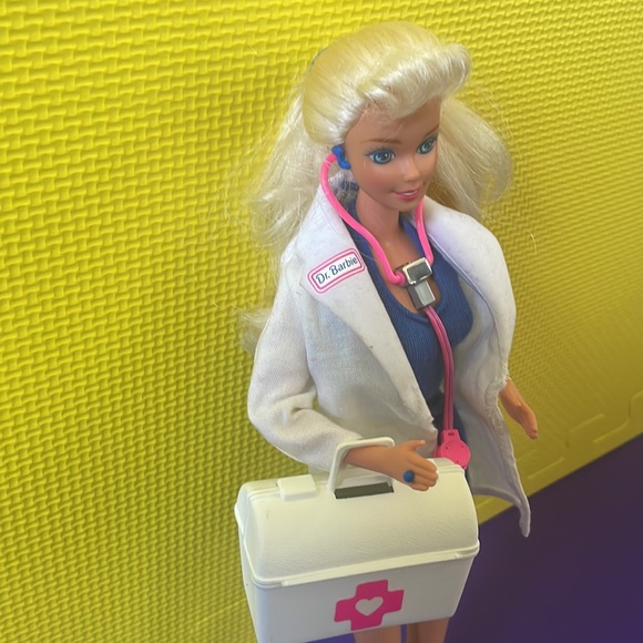 💙DR. Barbie 1995 with stethoscope , hear heartbeat❤️ - Picture 7 of 9